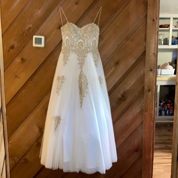 This is a white/off white and gold  TLC SAY YES TO THE PROM dress - Picture 1 of 5